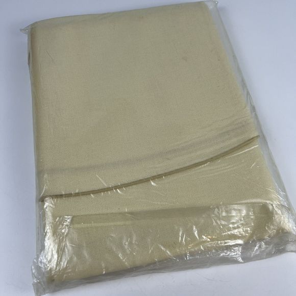 Vtg Oval Tablecloth Pale Yellow Cream Colorisma By Kemp & Beatley 60”X 105” NOS - Picture 7 of 9